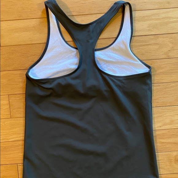 New Balance tank top with built in sports bra sz L - Picture 3 of 4